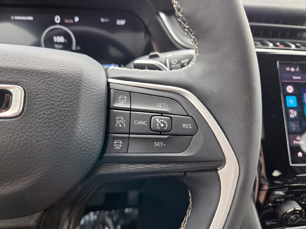 Used 2024 Jeep Grand Cherokee Altitude RWD image 29