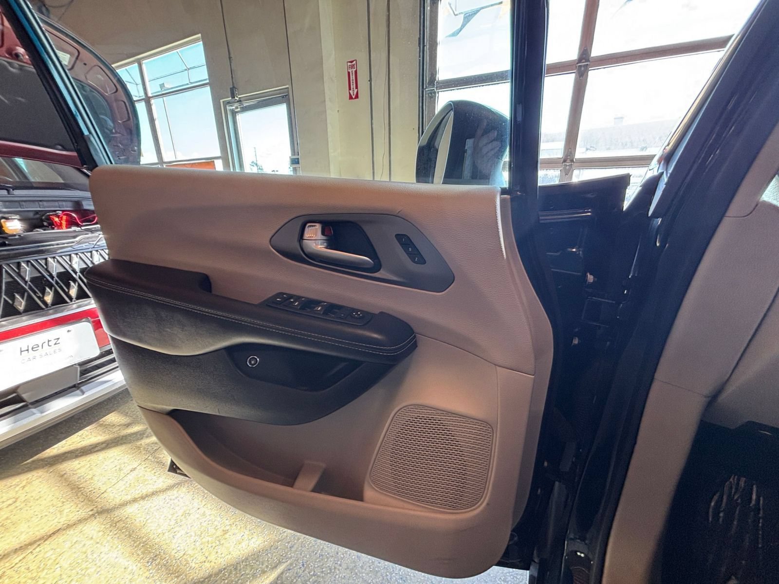 Used 2023 Chrysler Pacifica Touring-L FWD image 18