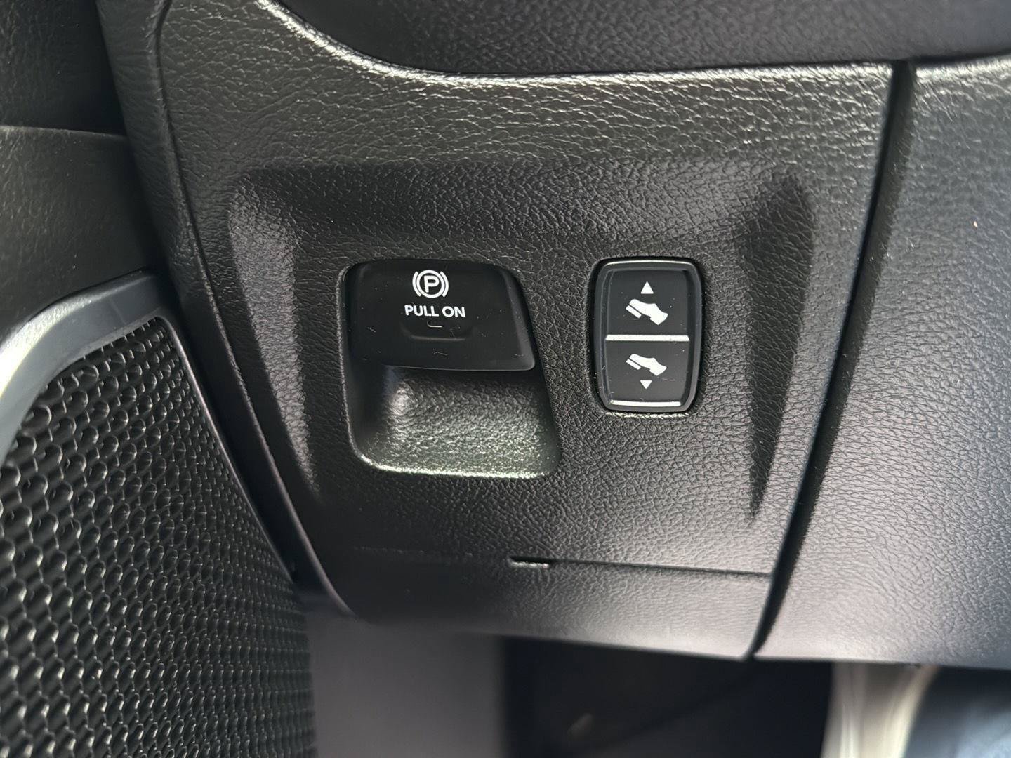 Used 2023 RAM 1500 Laramie AWD/4WD image 17