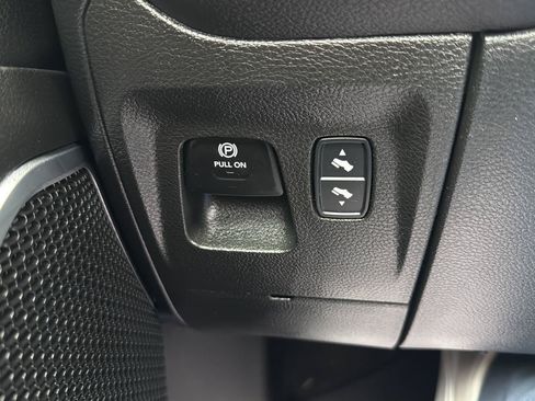 Used 2023 RAM 1500 Laramie AWD/4WD image 17