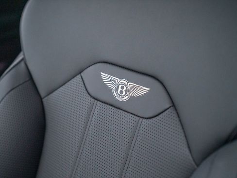Used 2022 Bentley Bentayga image 13
