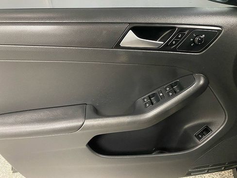 Used 2016 Volkswagen Jetta S image 9