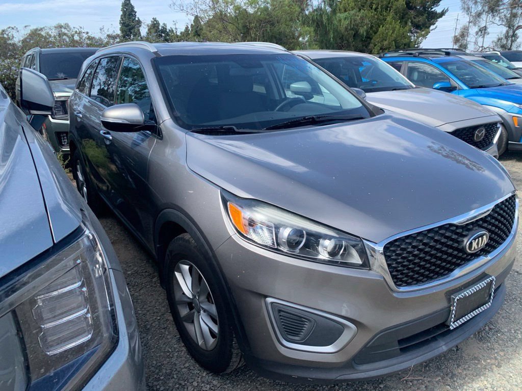 Used 2017 Kia Sorento FWD w/ LX Convenience Package image 4