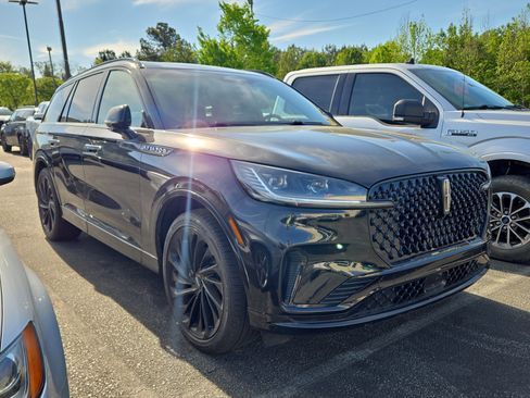 Used 2025 Lincoln Aviator Reserve w/ Jet Appearance Package image 2