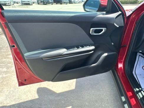 Used 2025 Kia K4 FWD image 11
