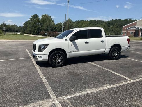 Used 2021 Nissan Titan SV AWD/4WD image 13