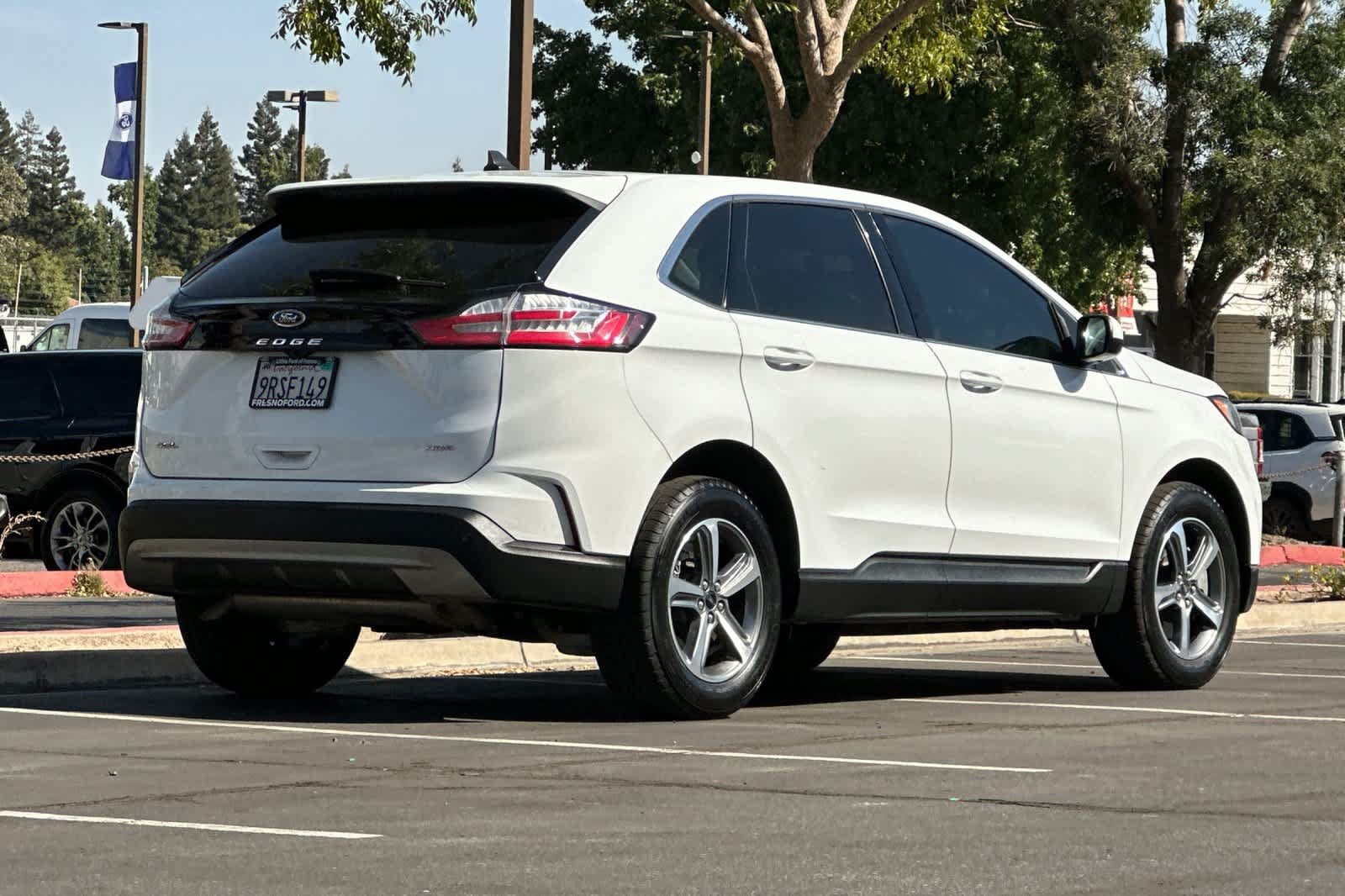Certified 2024 Ford Edge SEL w/ Convenience Package AWD/4WD image 2