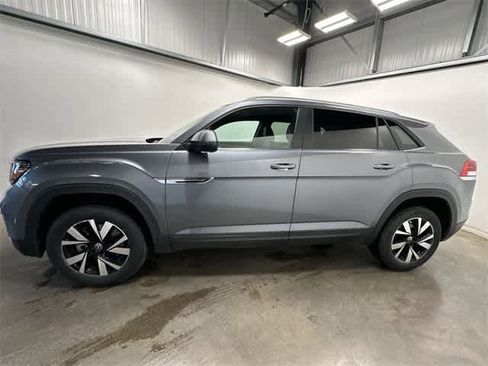 Certified 2023 Volkswagen Atlas Cross Sport SE image 2