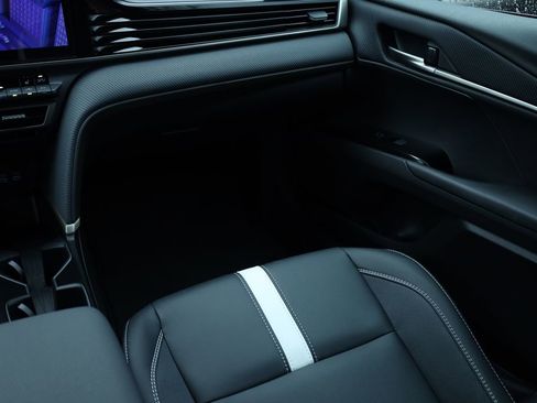 Used 2025 Toyota Camry SE image 23