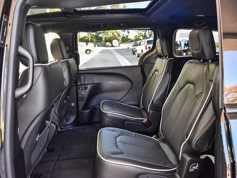 New 2026 Chrysler Pacifica Limited w/ S Appearance Package FWD image 13