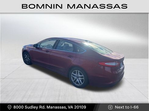 Used 2015 Ford Fusion SE w/ Equipment Group 202A image 2