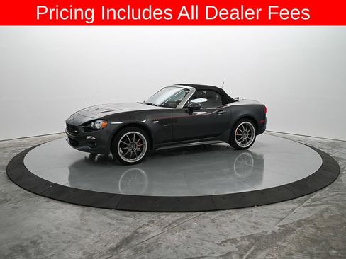 Used 2018 FIAT 124 Spider Lusso w/ Navigation & Sound Group RWD image 9