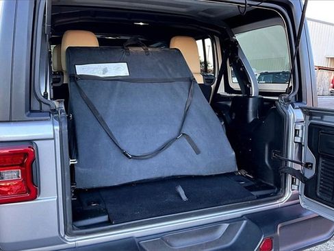 Used 2018 Jeep Wrangler Unlimited Rubicon image 29