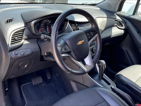 Used 2022 Chevrolet Trax LT w/ LT Convenience Package AWD/4WD image 14