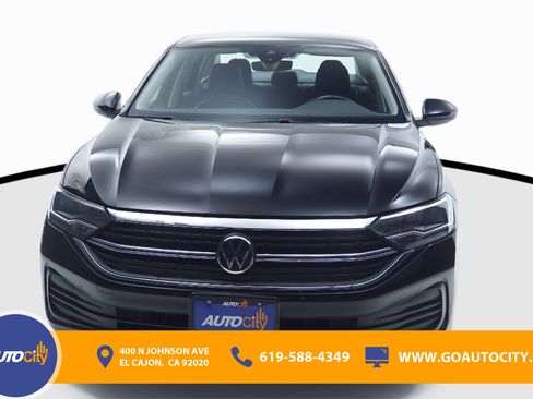 Used 2024 Volkswagen Jetta SE image 4