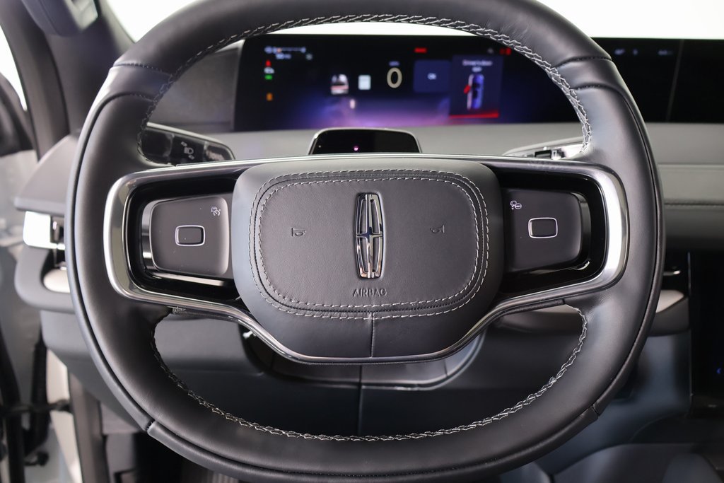New 2026 Lincoln Navigator Reserve w/ Jet Appearance Package AWD/4WD image 3