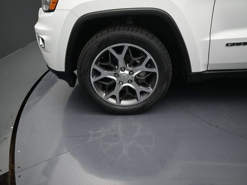 Used 2019 Jeep Grand Cherokee Limited image 10