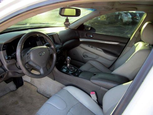 Used 2010 INFINITI G37 Journey w/ Premium Pkg image 18