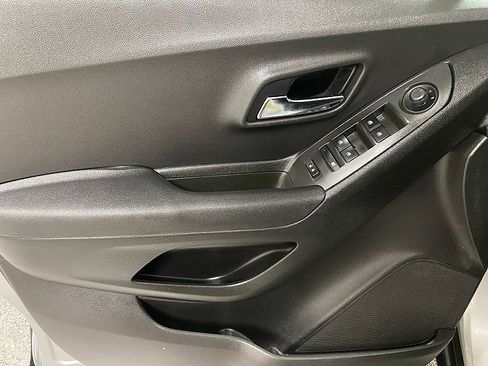 Used 2018 Chevrolet Trax LS image 9