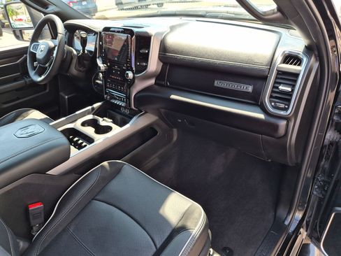Used 2025 RAM 2500 Laramie AWD/4WD image 35