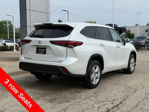 Used 2023 Toyota Highlander LE FWD image 3