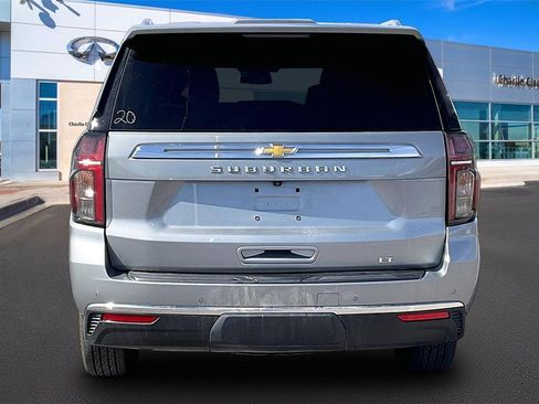 Used 2024 Chevrolet Suburban LT image 4