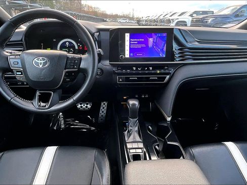 Used 2025 Toyota Camry SE image 14