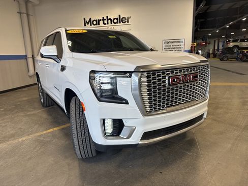 Used 2021 GMC Yukon Denali w/ Denali Premium Package image 3