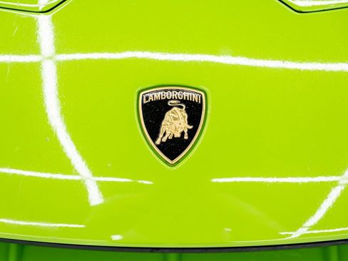 Used 2021 Lamborghini Huracan EVO RWD image 16