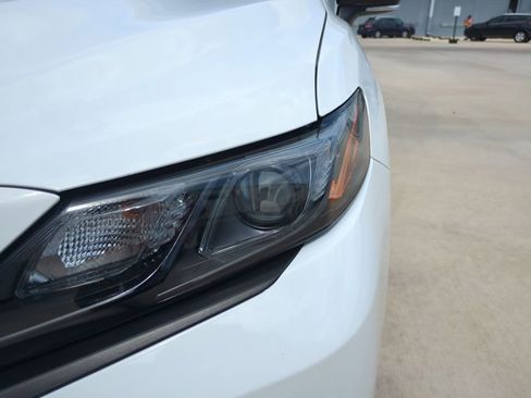 Used 2023 Toyota Camry SE image 9