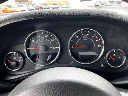 Used 2011 Jeep Wrangler Unlimited Sahara w/ Connectivity Group image 19