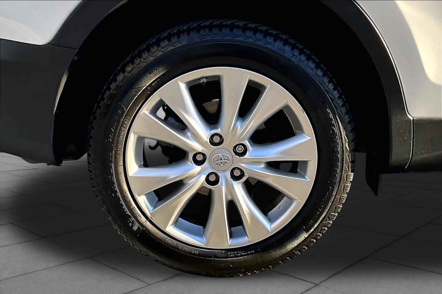 Used 2013 Toyota RAV4 Limited AWD/4WD image 10