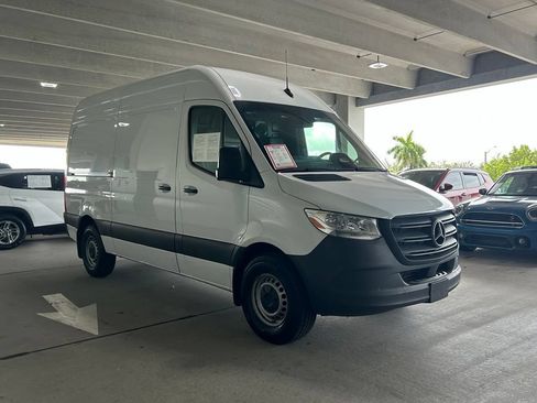 Used 2025 Mercedes-Benz Sprinter 2500 image 3