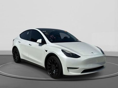 Used 2022 Tesla Model Y Performance image 3