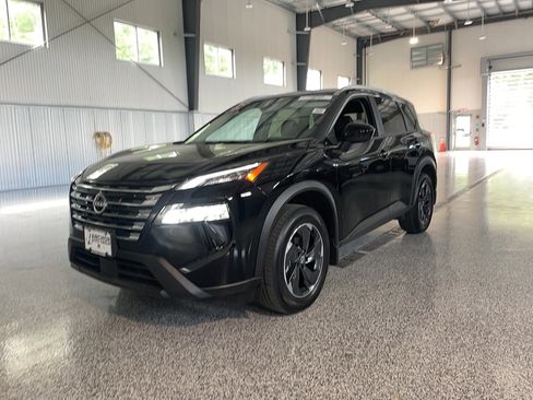 Used 2025 Nissan Rogue SV w/ SV Premium Package AWD/4WD image 3