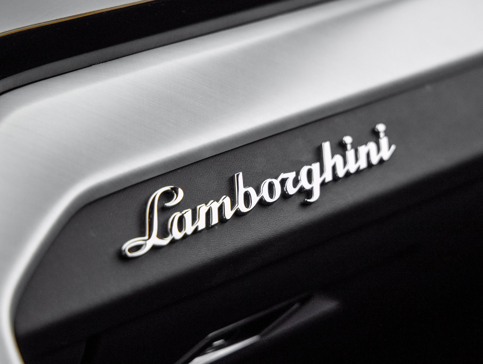 Used 2021 Lamborghini Urus AWD/4WD image 35