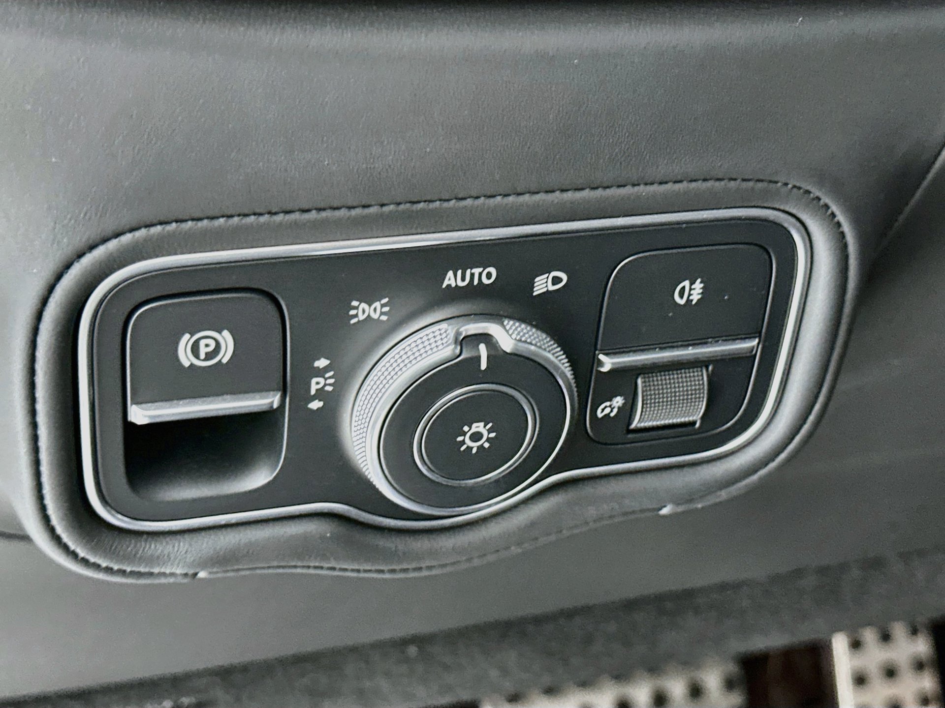 Used 2025 Mercedes-Benz G 63 AMG 4MATIC image 11