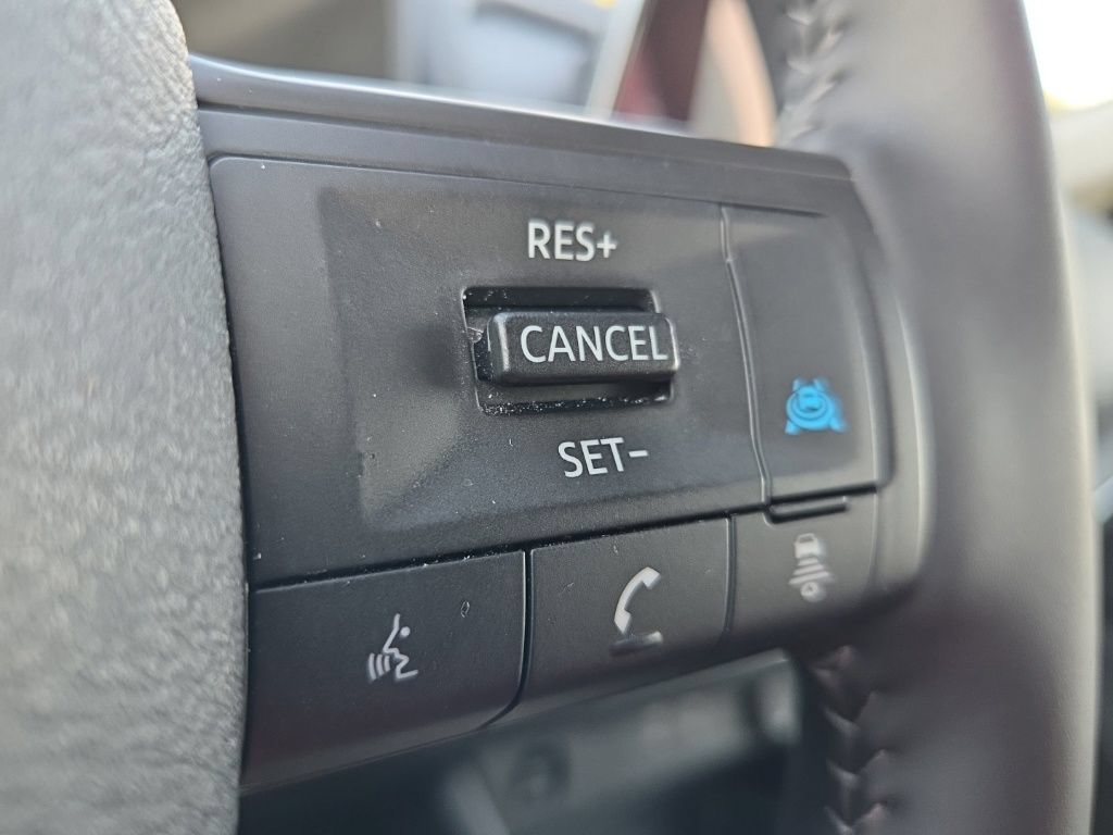 Used 2025 Nissan Rogue SV FWD image 34