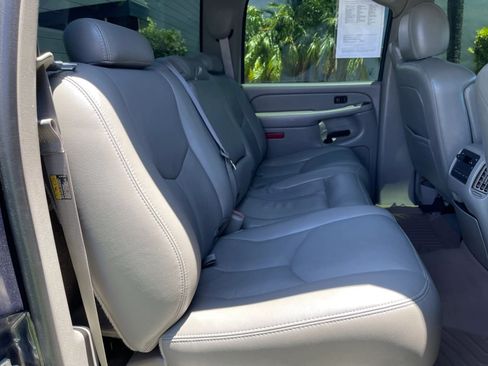 Used 2006 Chevrolet Silverado 2500 LT w/ Onstar Plus Package AWD/4WD image 28