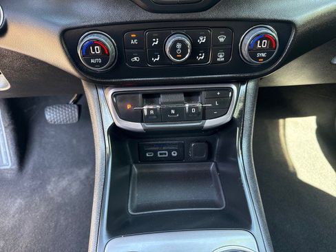 Used 2024 GMC Terrain AT4 AWD/4WD image 29