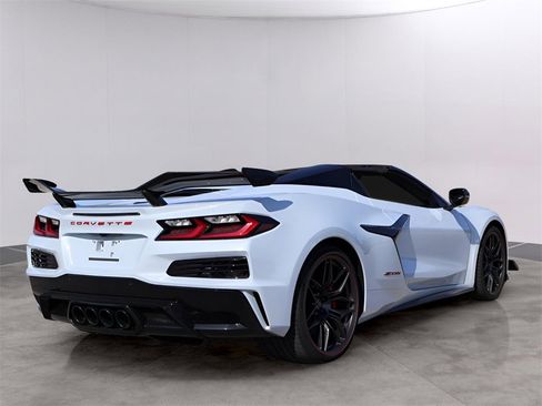 Used 2024 Chevrolet Corvette Z06 w/ Z07 Performance Package image 6