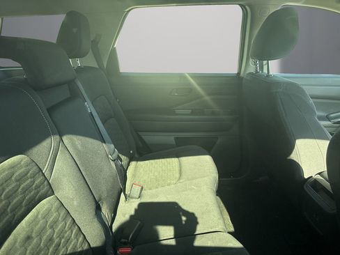 Used 2023 Nissan Pathfinder S FWD image 11