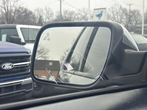 Used 2016 Ford Explorer Platinum image 21