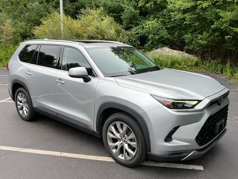 Used 2024 Toyota Grand Highlander AWD image 7
