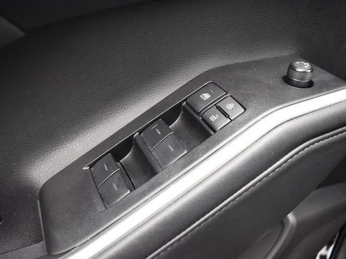 Used 2025 Toyota Highlander LE image 21