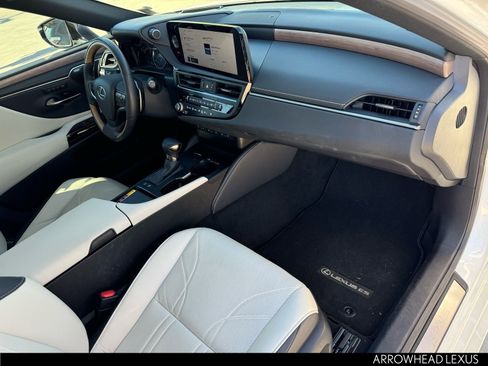 Used 2025 Lexus ES 300h w/ Luxury Package image 12