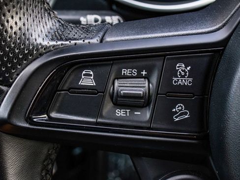 Used 2023 Alfa Romeo Stelvio Veloce AWD/4WD image 29