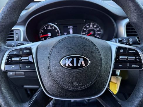 Used 2020 Kia Sorento LX image 18