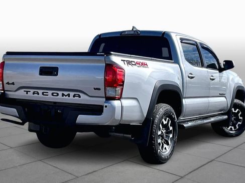 Used 2016 Toyota Tacoma TRD Off-Road image 13