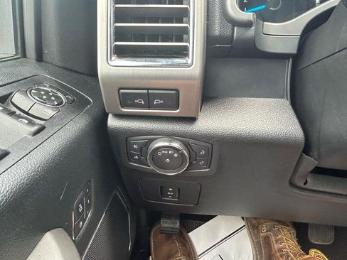 Used 2015 Ford F150 Platinum w/ Equipment Group 701A Luxury AWD/4WD image 29